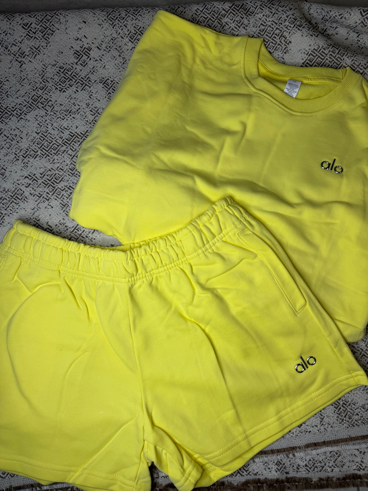 Conjunto Sudadera y Short amarillo