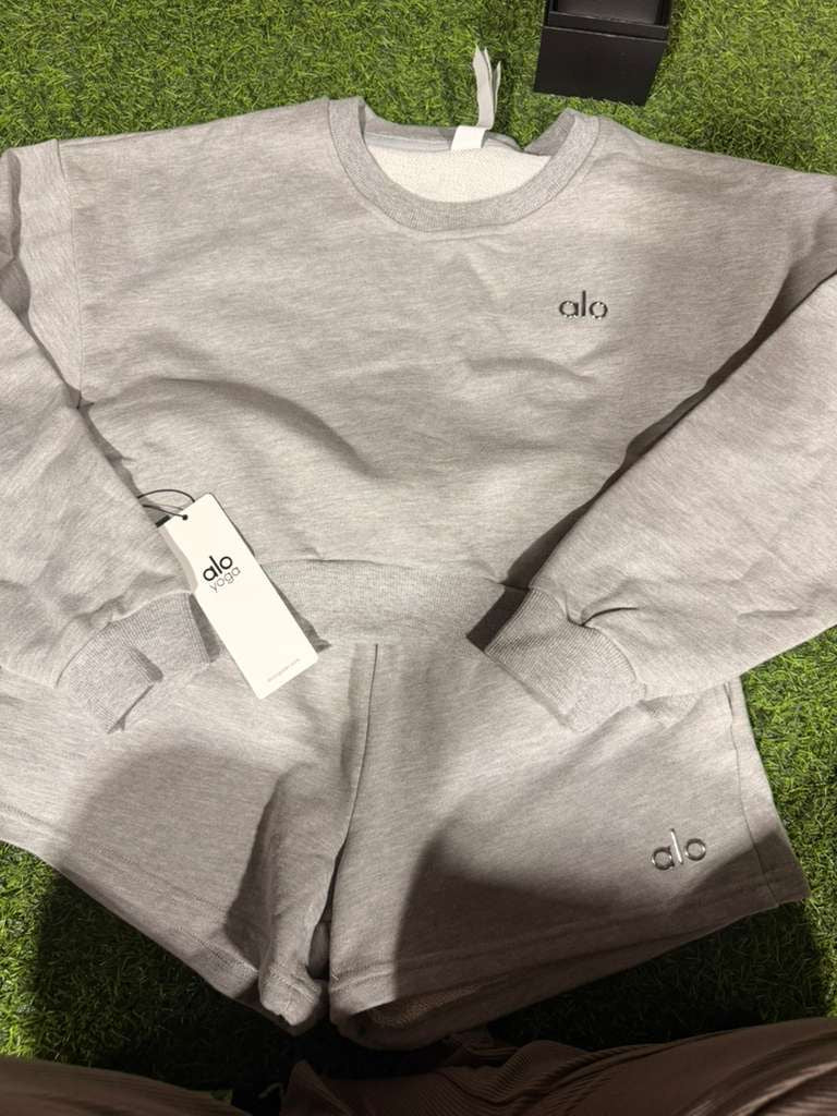 Conjunto suéter corto y short alo gris
