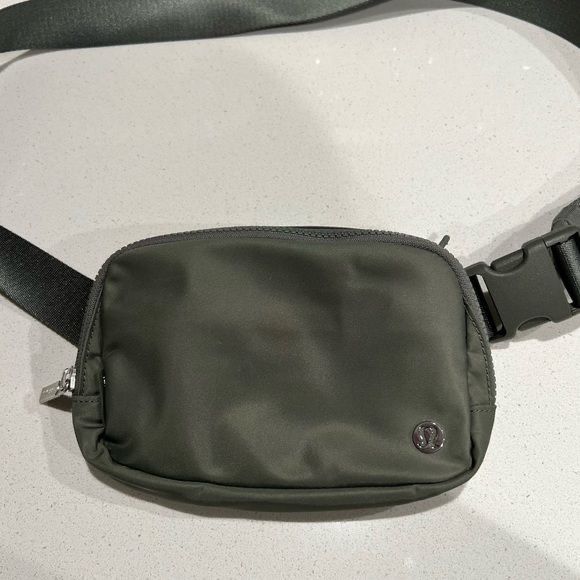 BELT BAG 1 L VERDE MILITAR